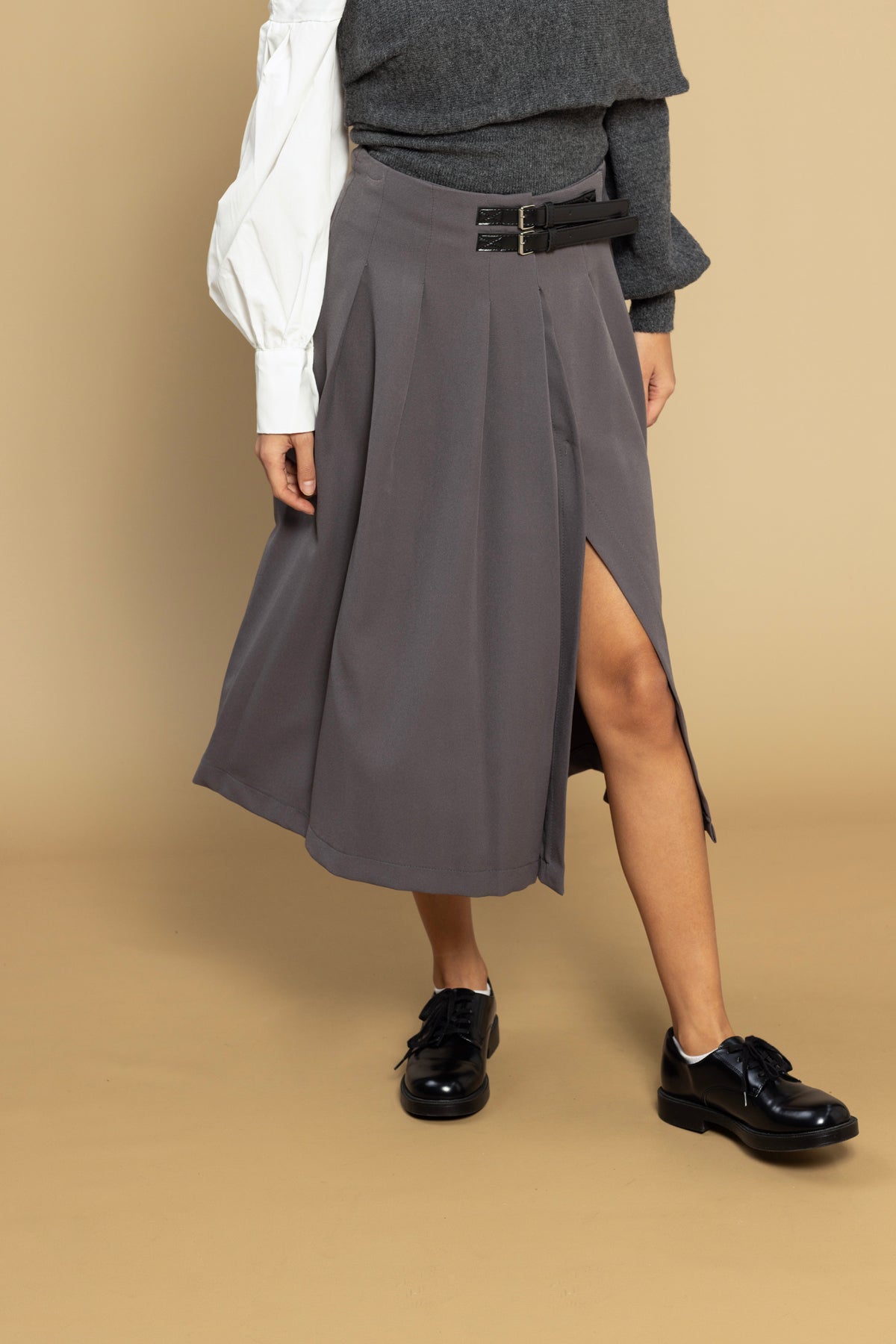 KEMER DETAYLI YIRTMAÇLI ETEK