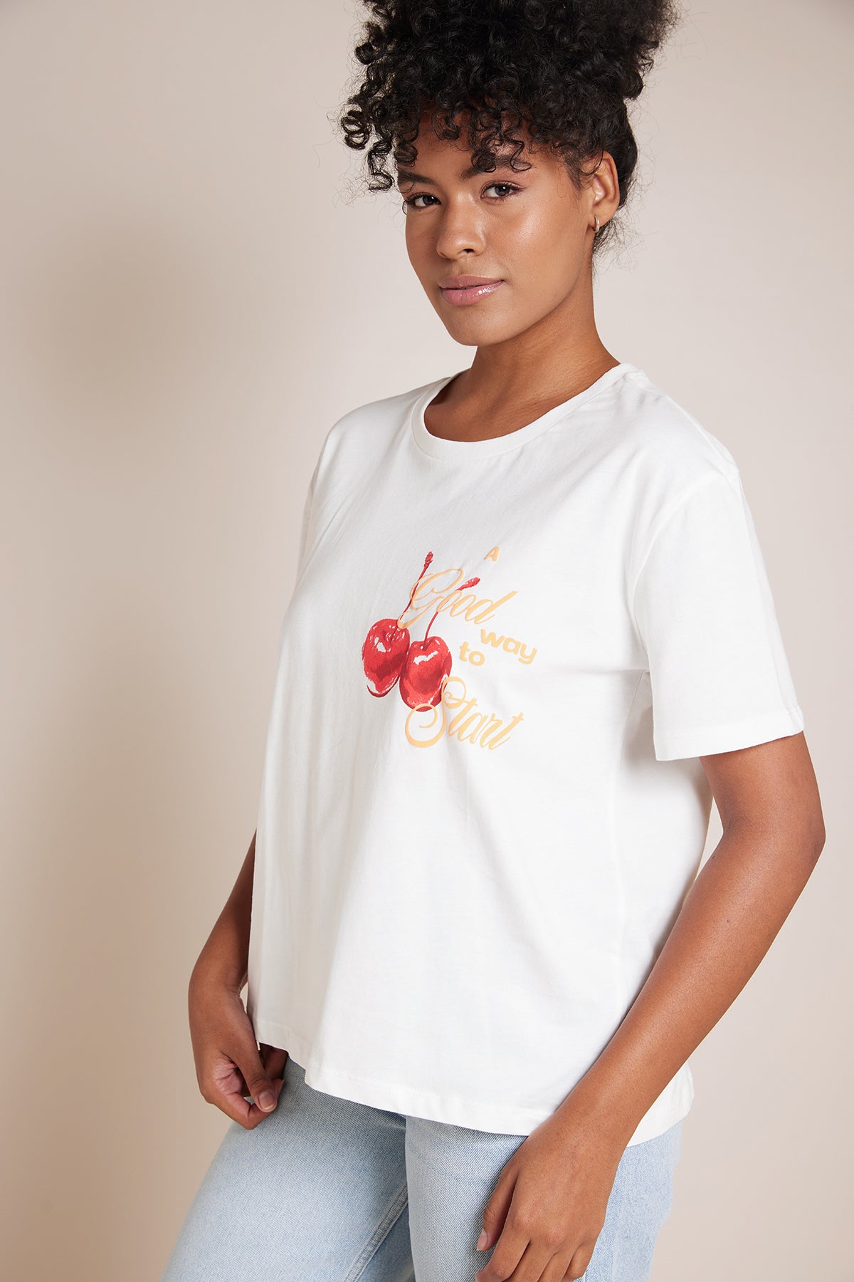 KİRAZ BASKILI BİSİKLET YAKA T-SHIRT