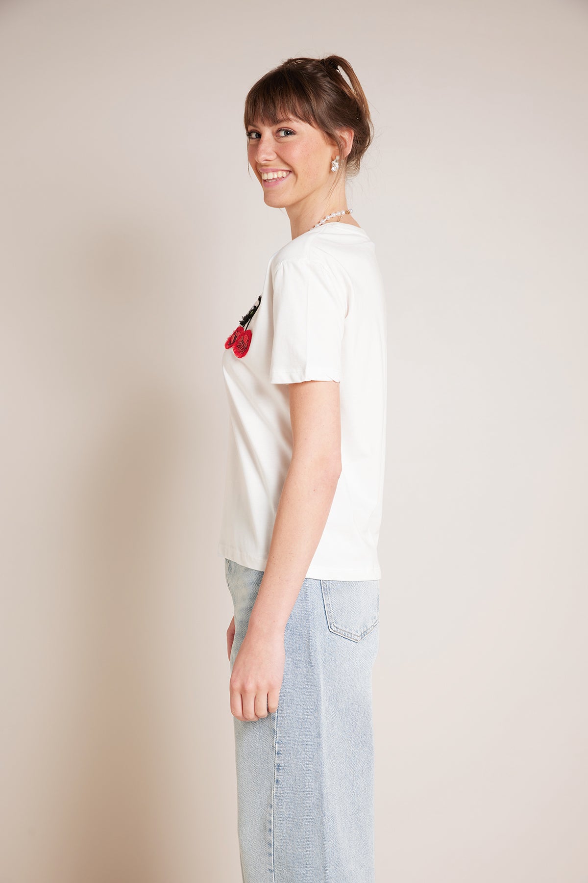 KİRAZ NAKIŞLI BİSİKLET YAKA T-SHIRT