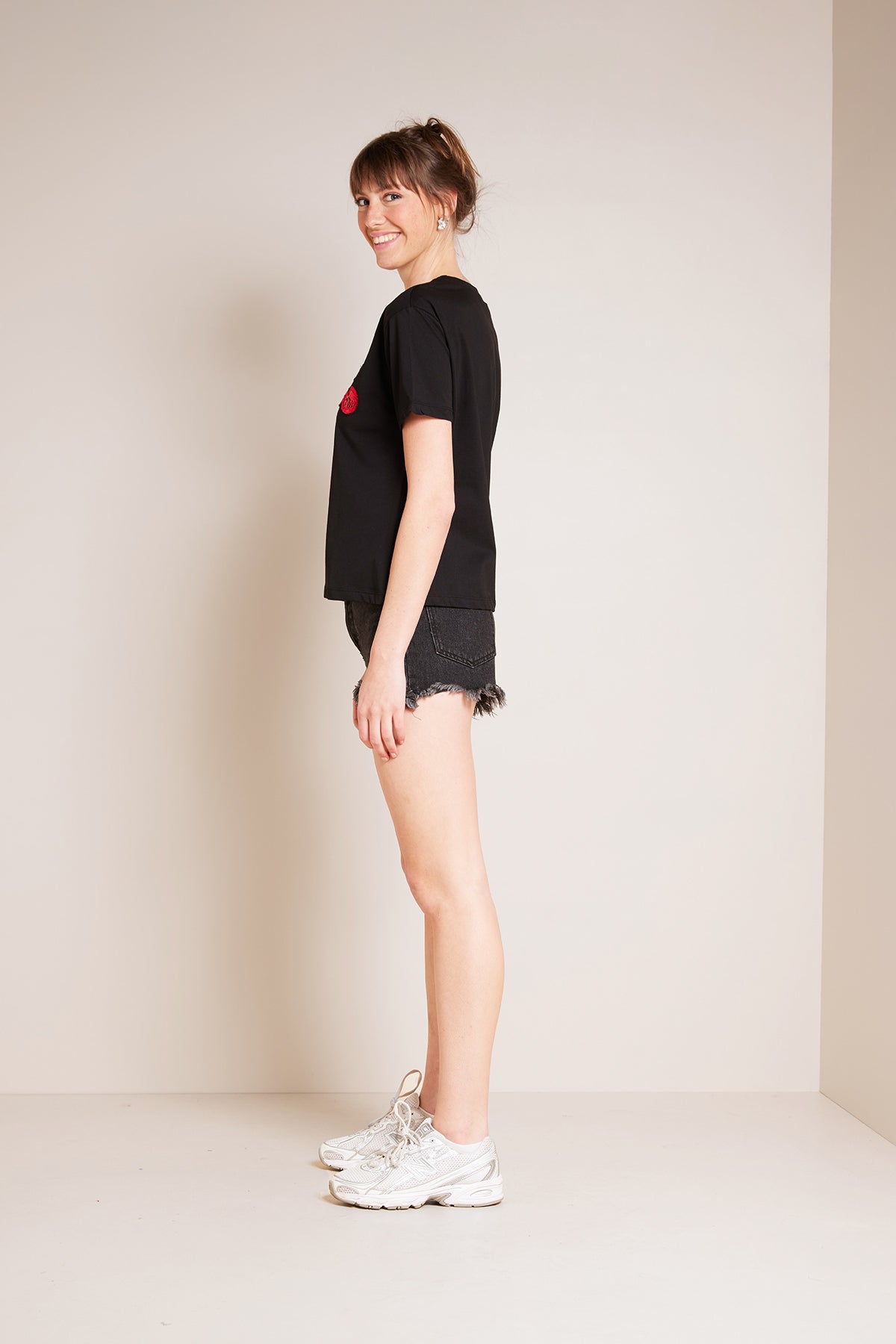 KİRAZ NAKIŞLI BİSİKLET YAKA T-SHIRT