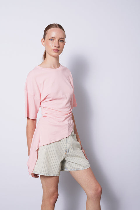 PEMBE — KISA KOLLU ASİMETRİK T-SHIRT