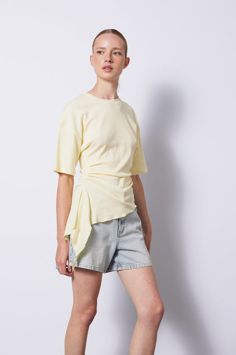 SARI — KISA KOLLU ASİMETRİK T-SHIRT