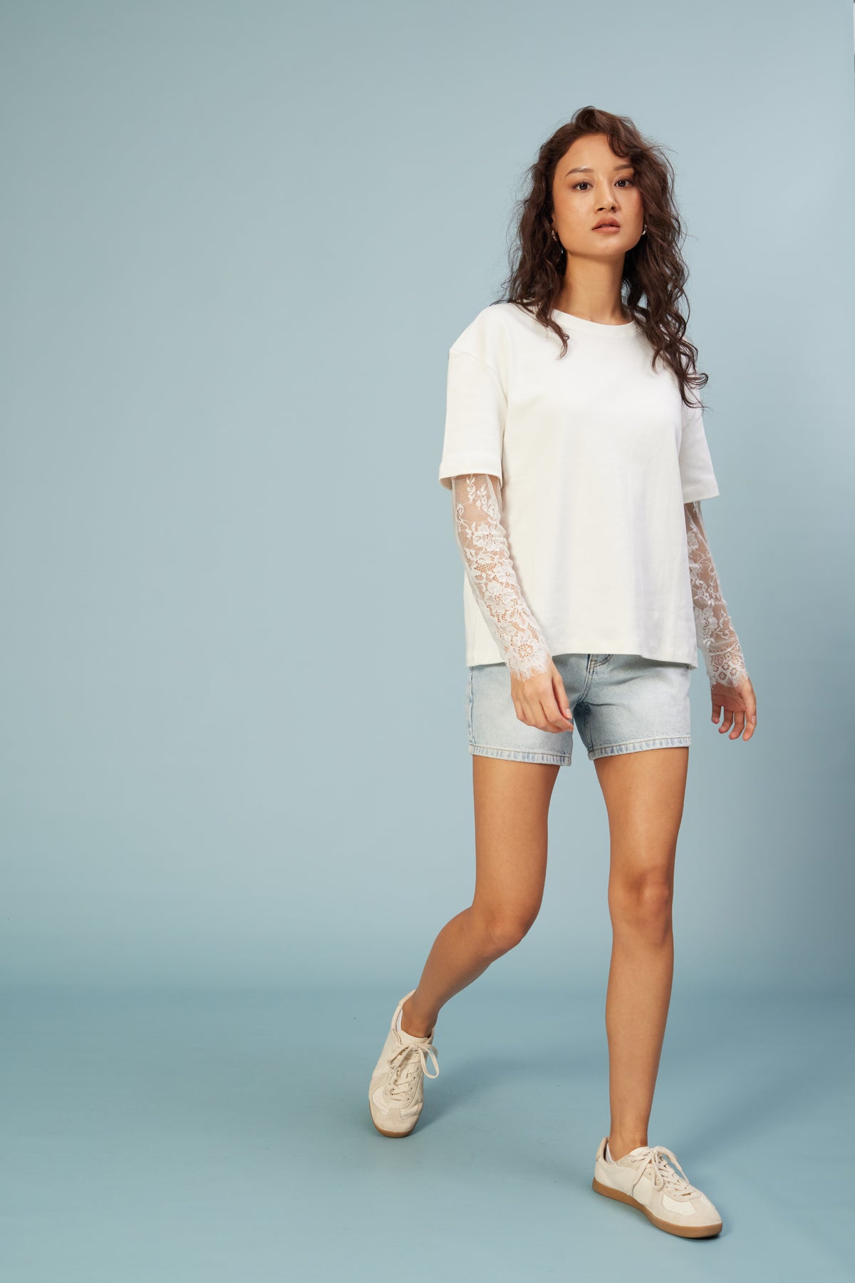KOLLARI DANTEL DETAYLI T-SHIRT