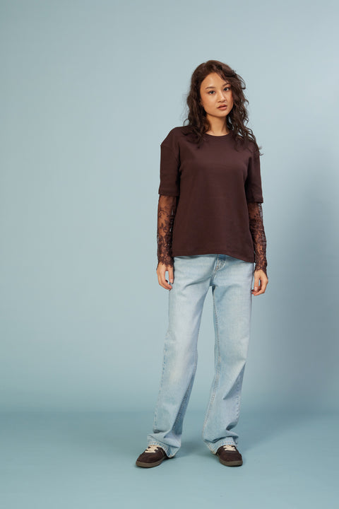 KAHVE — KOLLARI DANTEL DETAYLI T-SHIRT