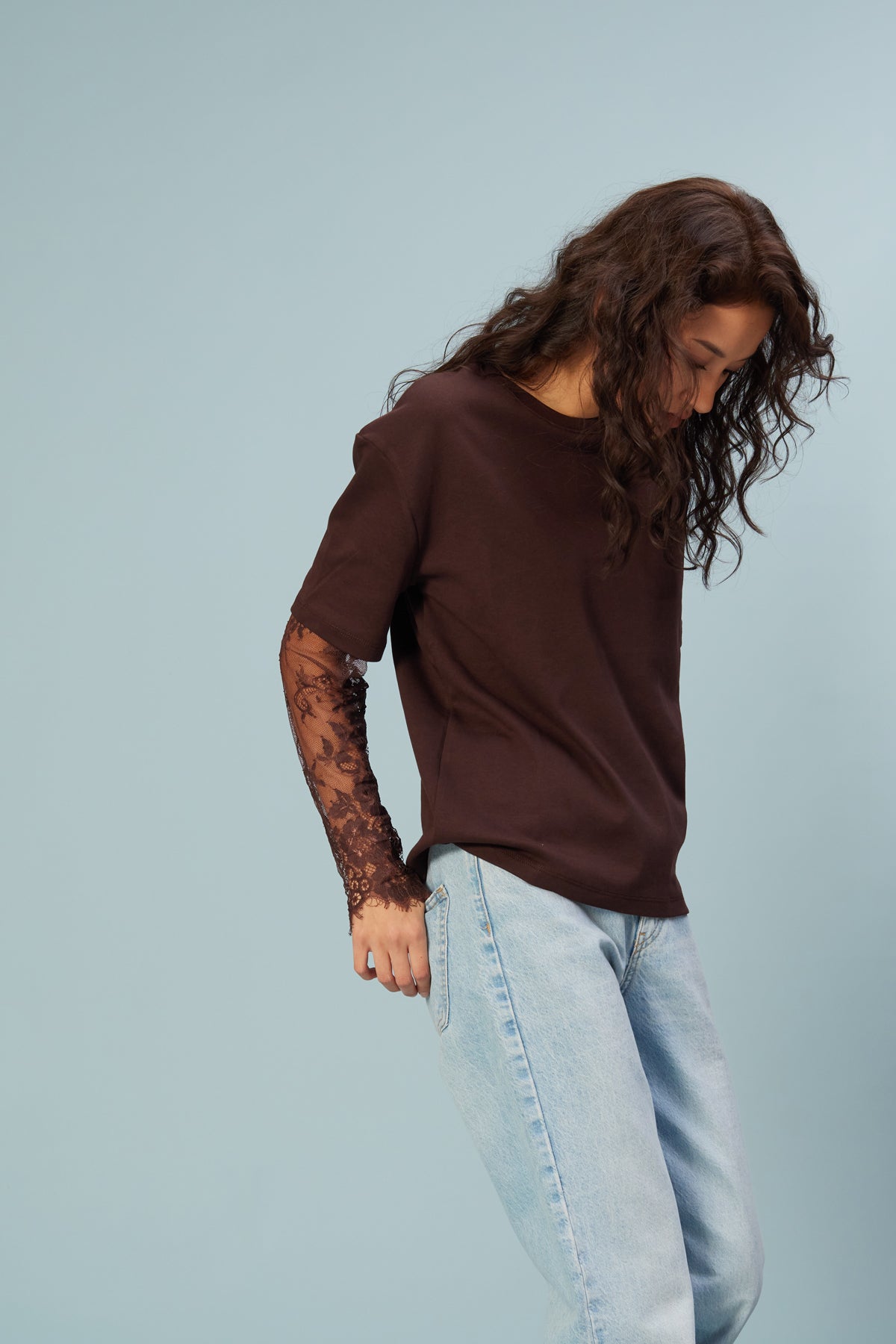KOLLARI DANTEL DETAYLI T-SHIRT