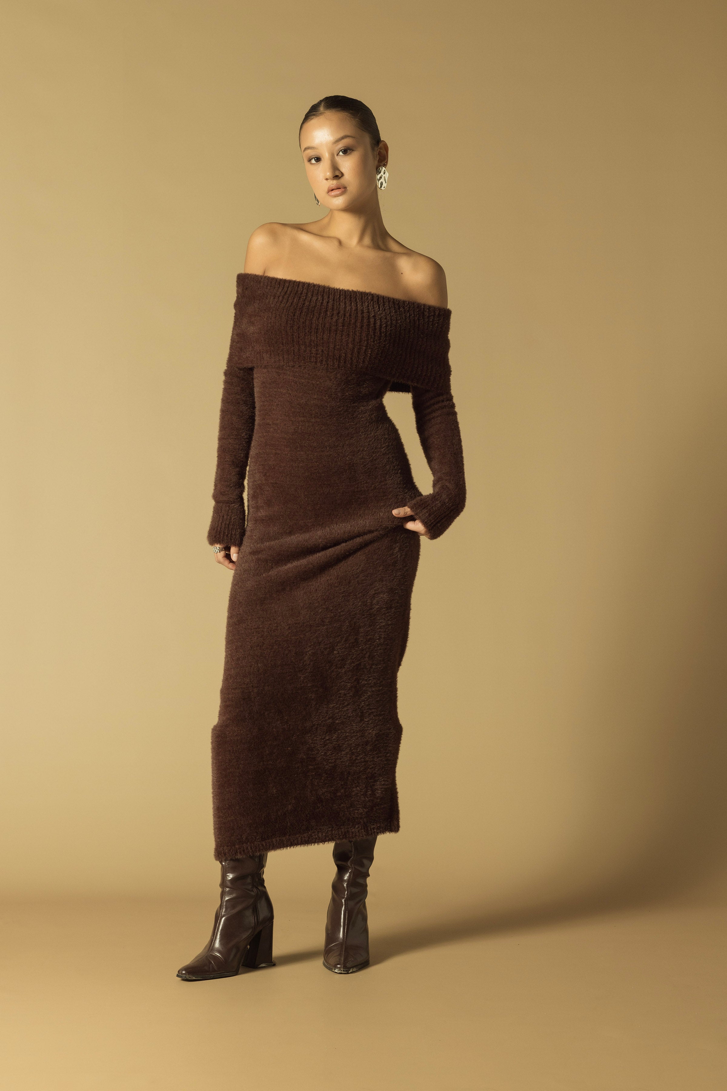 MADONNA YAKA TRİKO ELBİSE