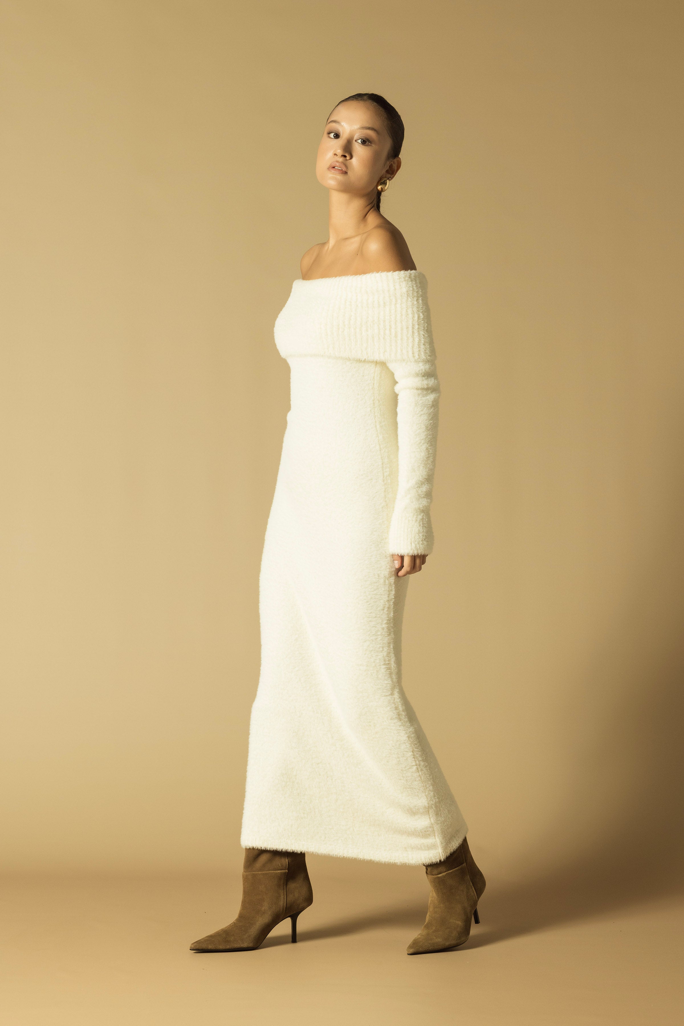 MADONNA YAKA TRİKO ELBİSE