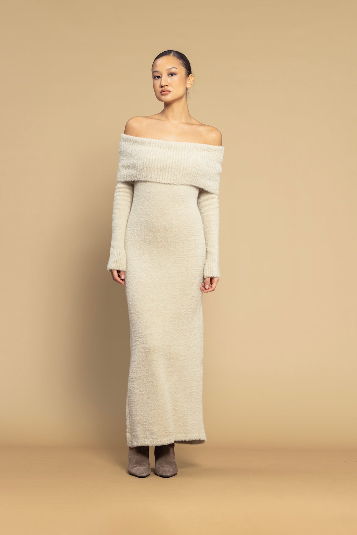 MADONNA YAKA TRİKO ELBİSE