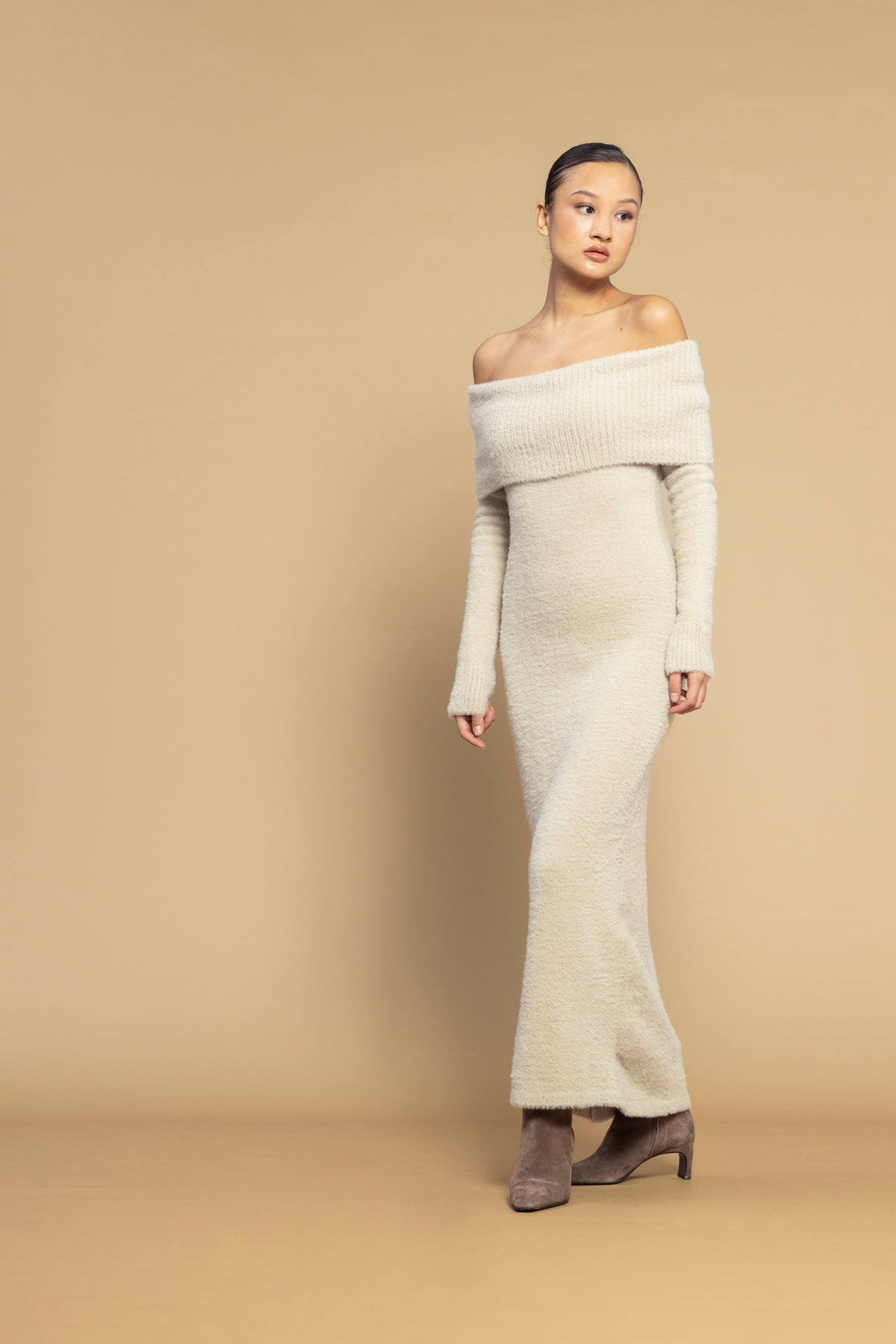 MADONNA YAKA TRİKO ELBİSE