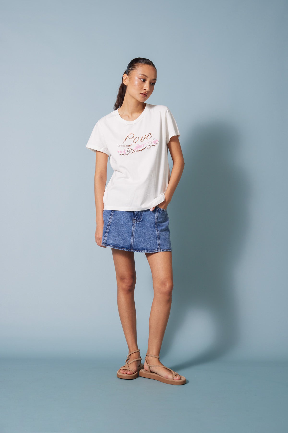 NAKIŞLI KISA KOLLU T-SHIRT