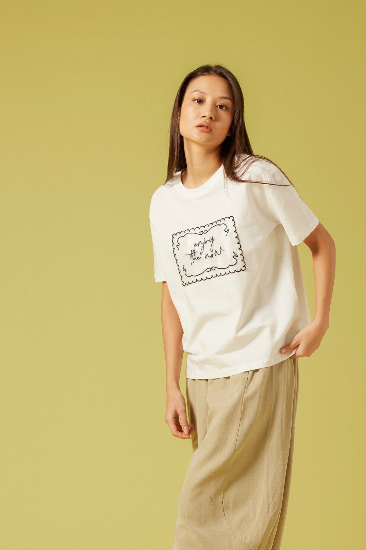 ORGANZE NAKIŞ DETAYLI T-SHIRT