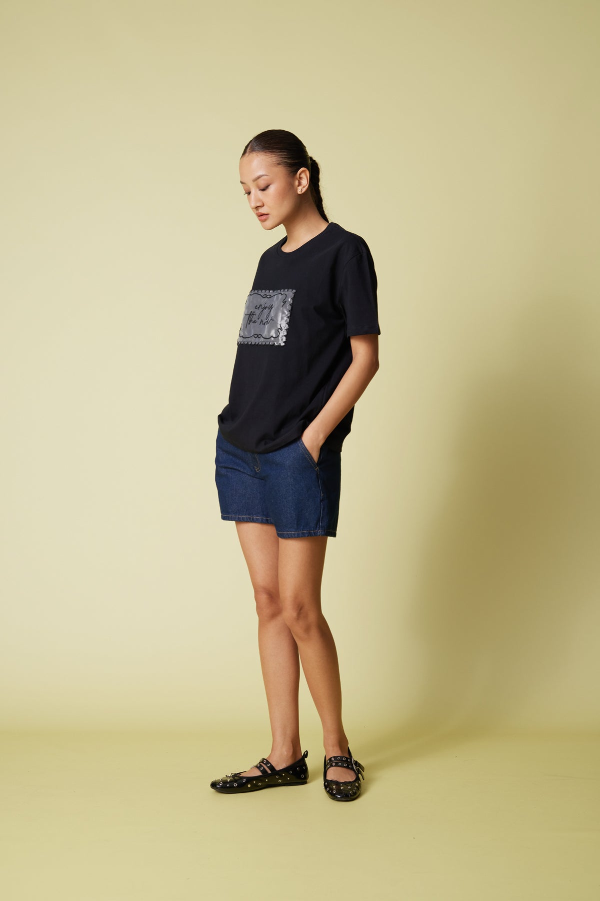 ORGANZE NAKIŞ DETAYLI T-SHIRT