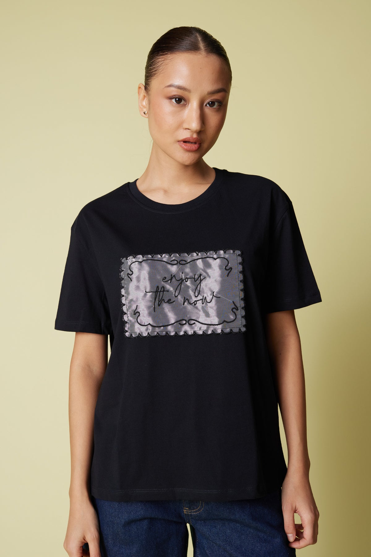ORGANZE NAKIŞ DETAYLI T-SHIRT