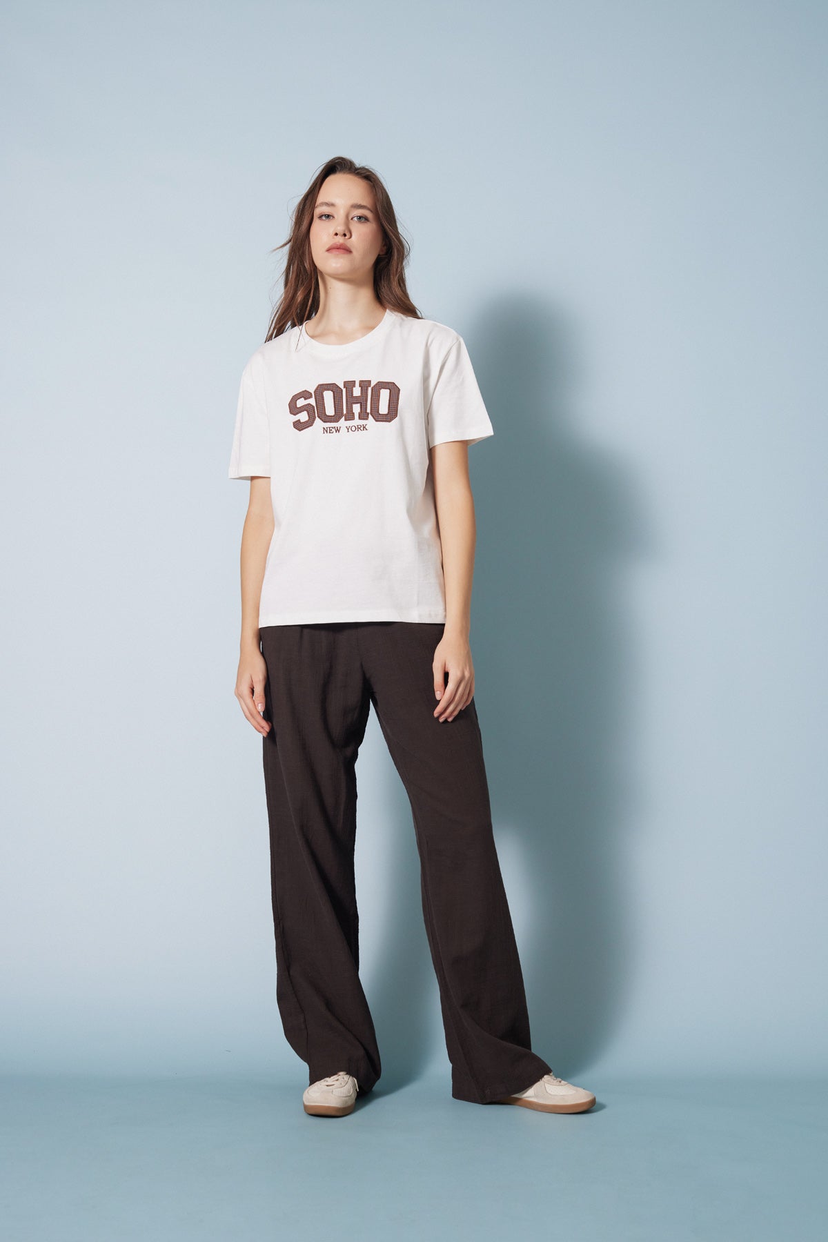 PÖTİKARE YAMA DETAYLI KISA KOLLU T-SHIRT