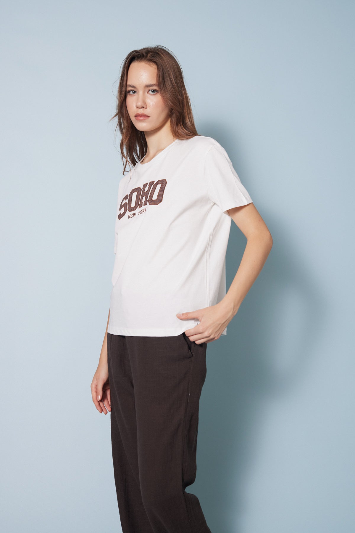 PÖTİKARE YAMA DETAYLI KISA KOLLU T-SHIRT