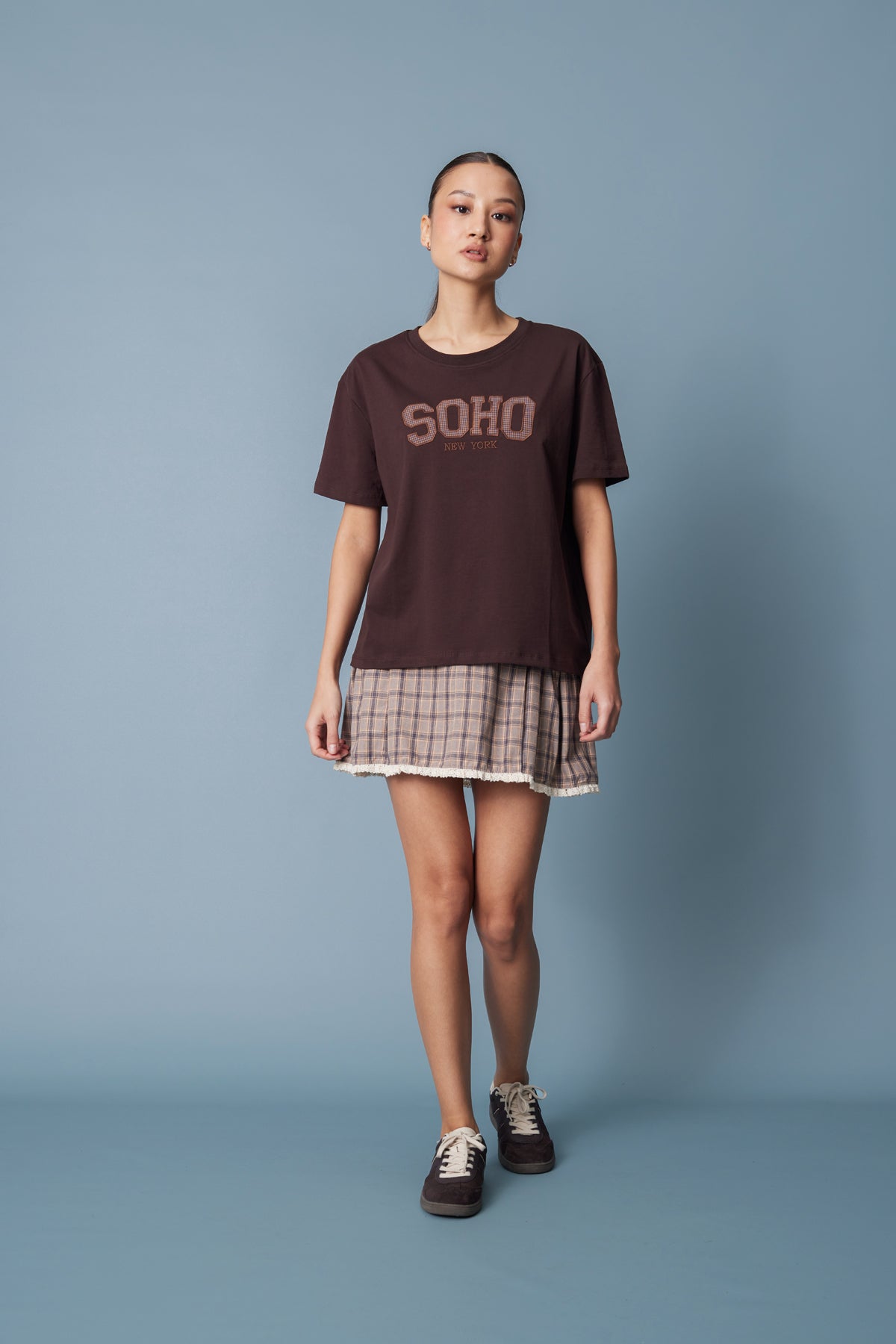 PÖTİKARE YAMA DETAYLI KISA KOLLU T-SHIRT