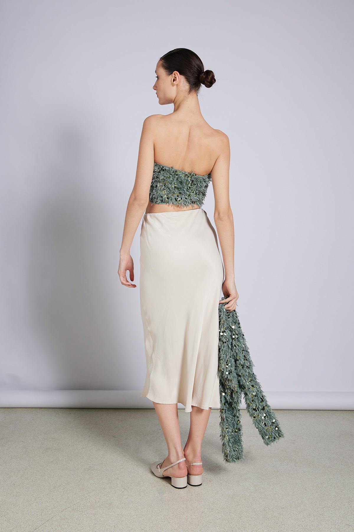 PULLU KIRÇILLI STRAPLEZ TOP