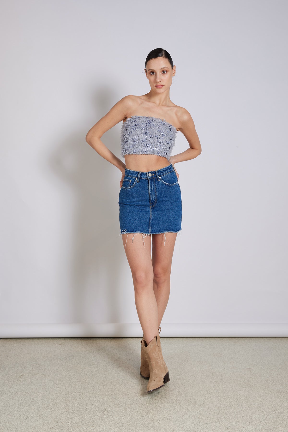 PULLU KIRÇILLI STRAPLEZ TOP