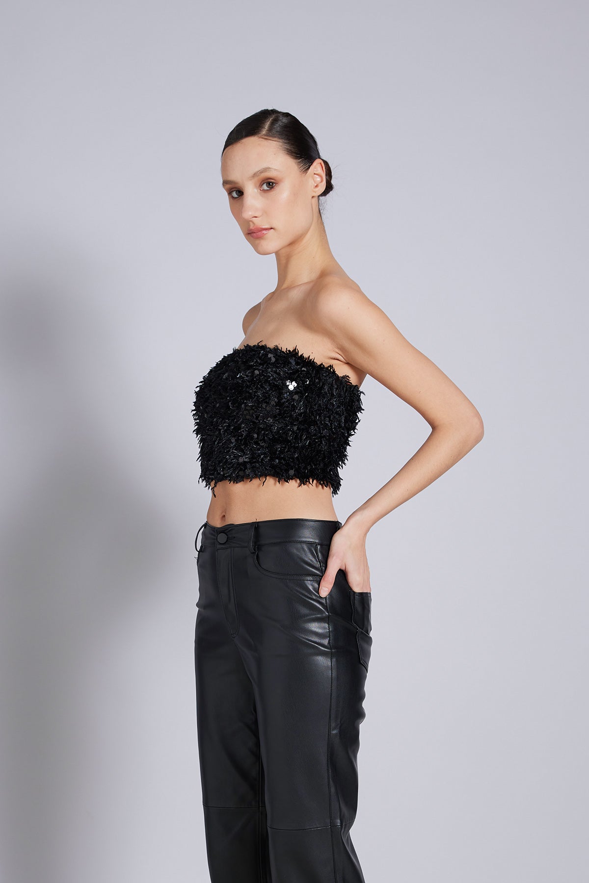 PULLU KIRÇILLI STRAPLEZ TOP