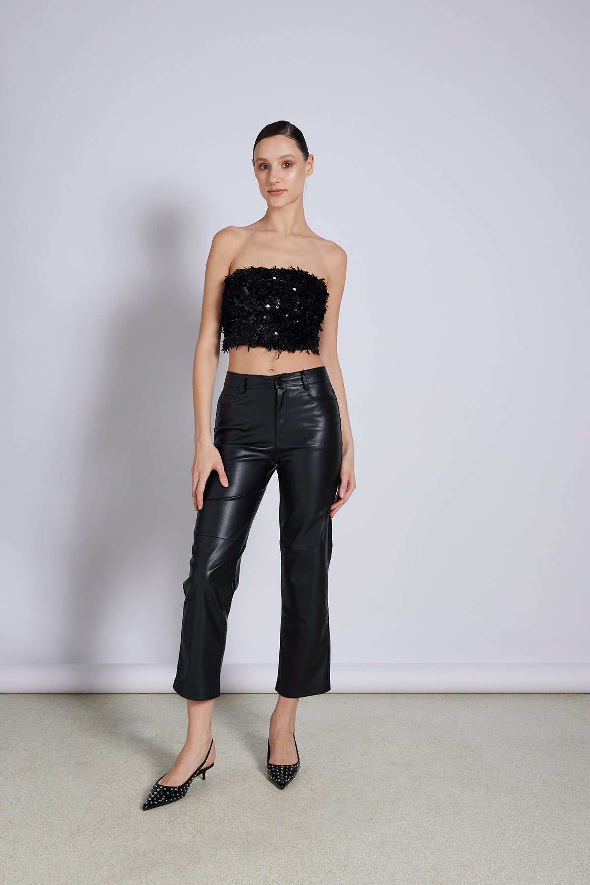 PULLU KIRÇILLI STRAPLEZ TOP
