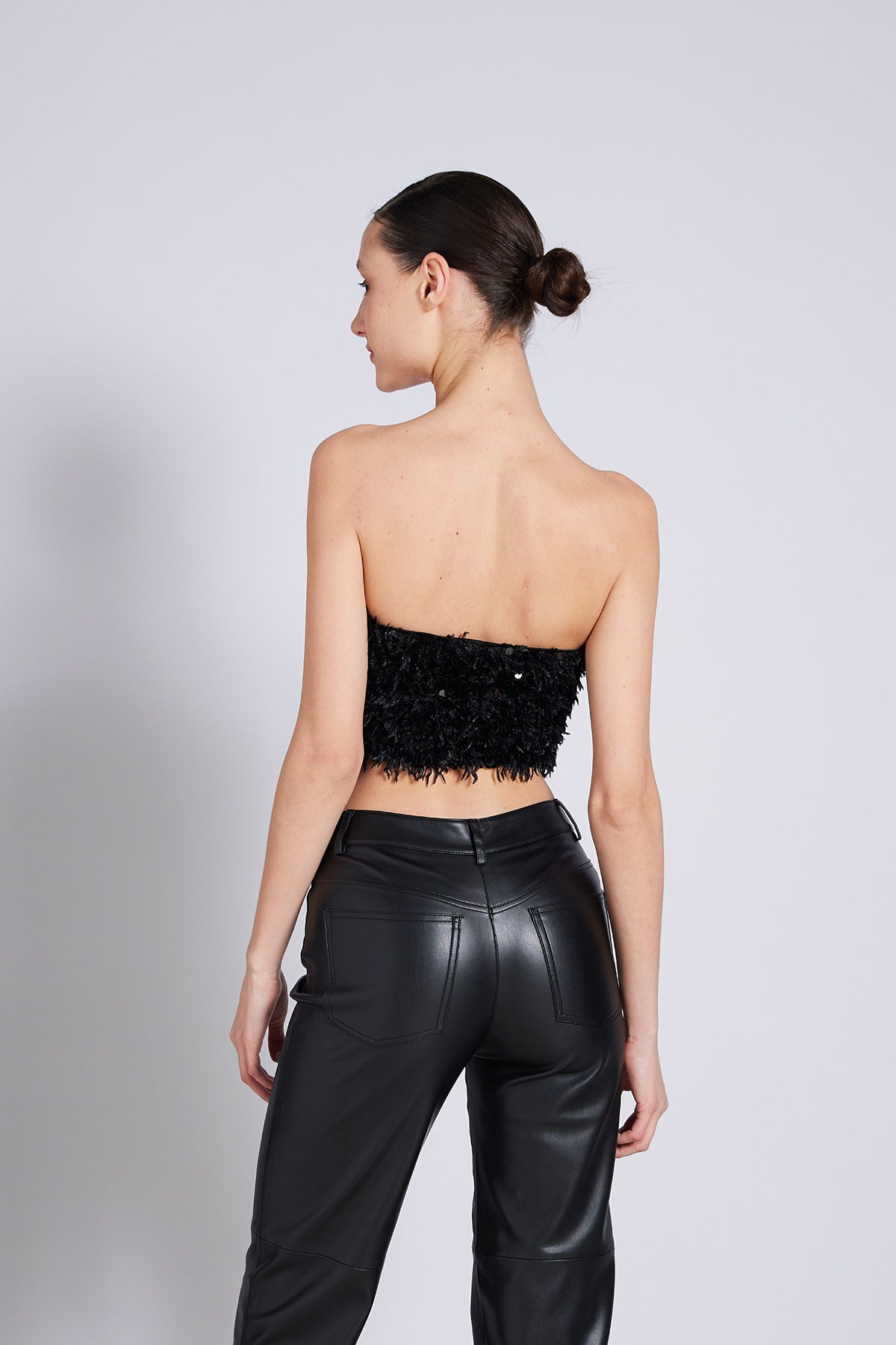 PULLU KIRÇILLI STRAPLEZ TOP