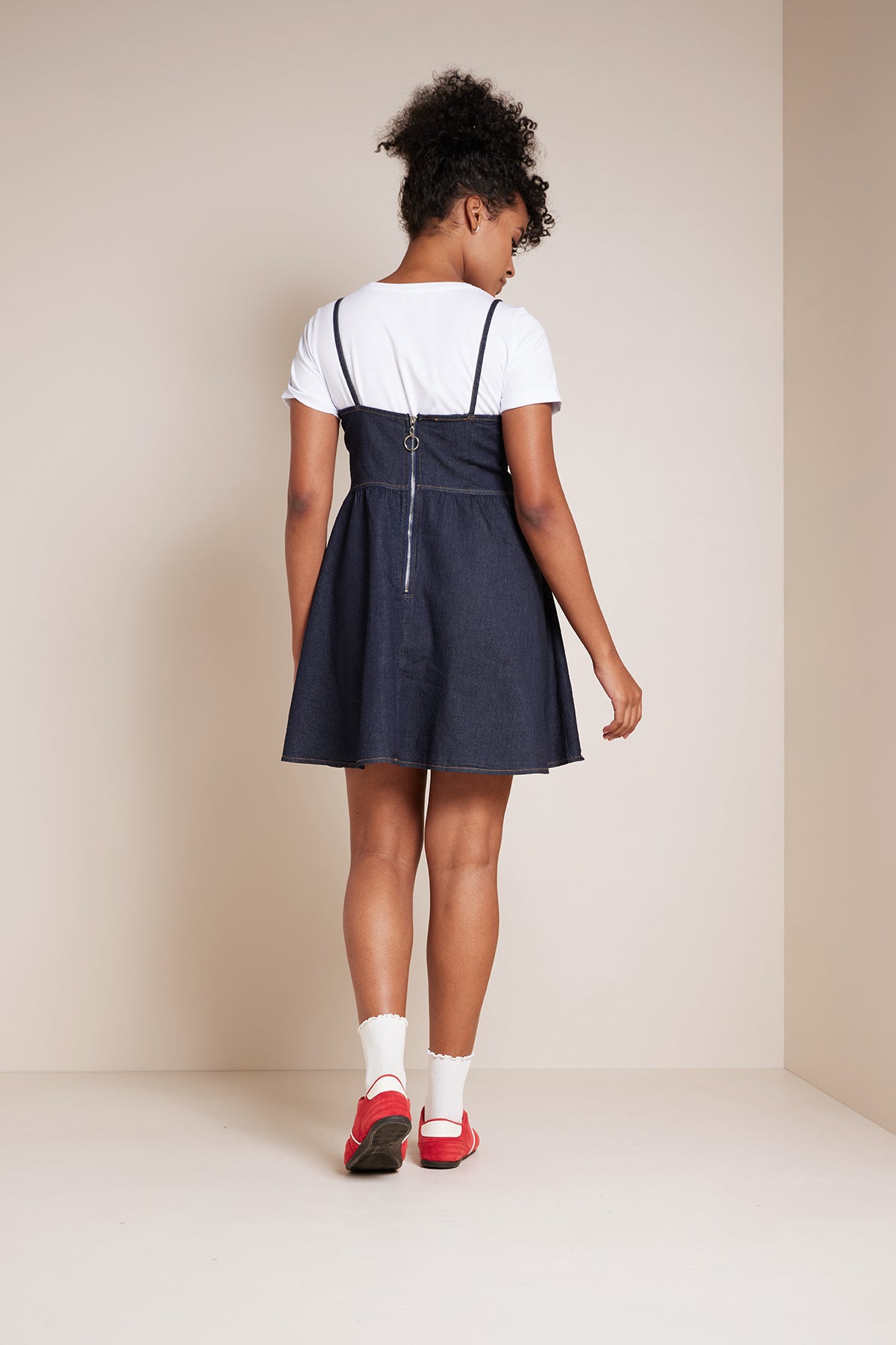 T-SHIRT İLE KOMBİNLİ DENIM ELBİSE