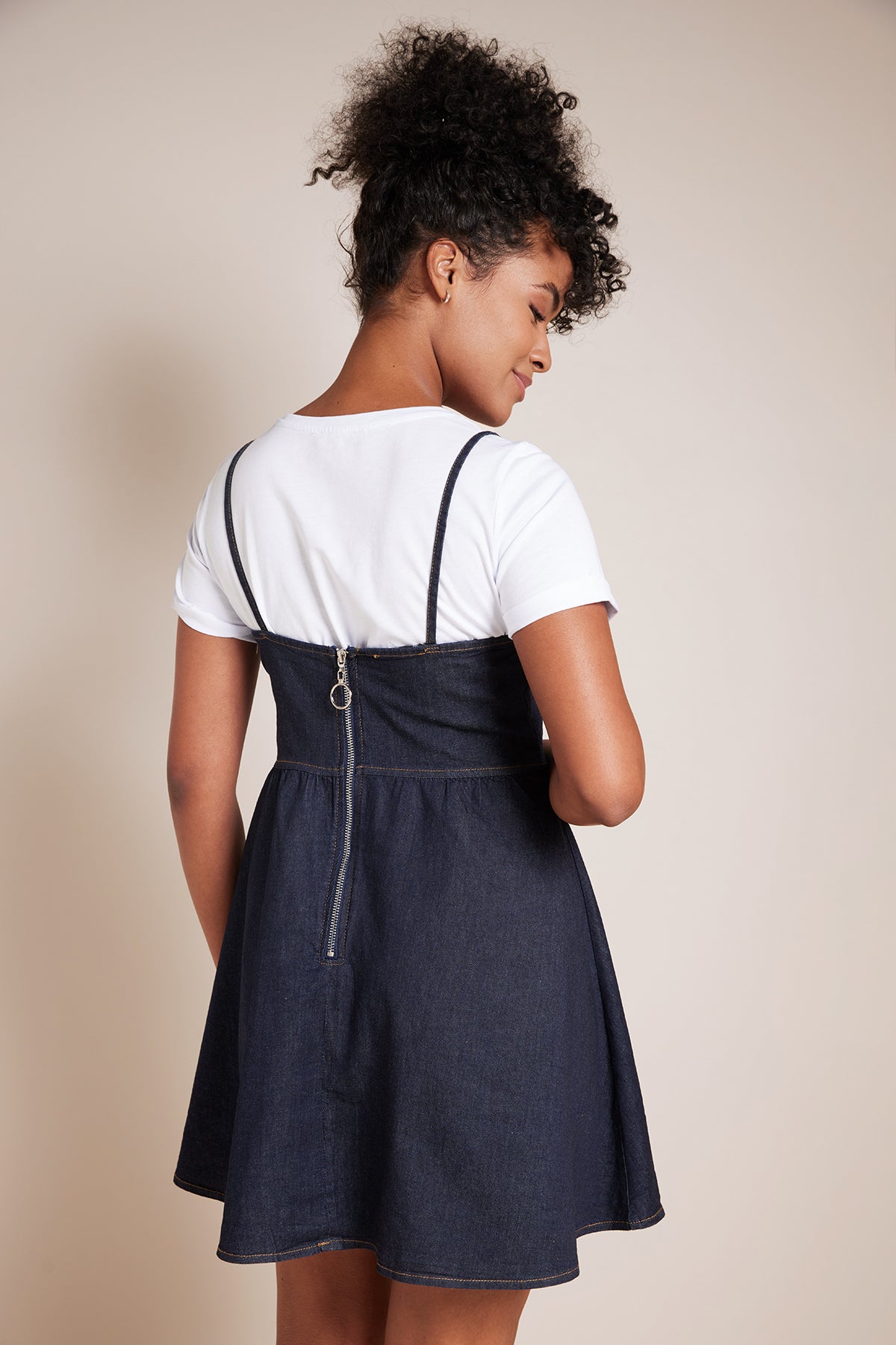 T-SHIRT İLE KOMBİNLİ DENIM ELBİSE