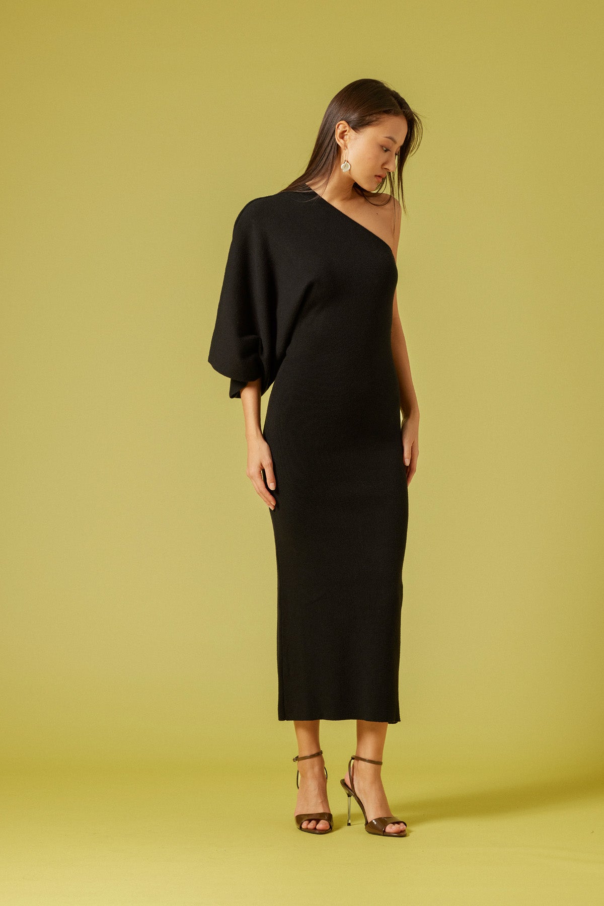 TEK OMUZ TRİKO ELBİSE