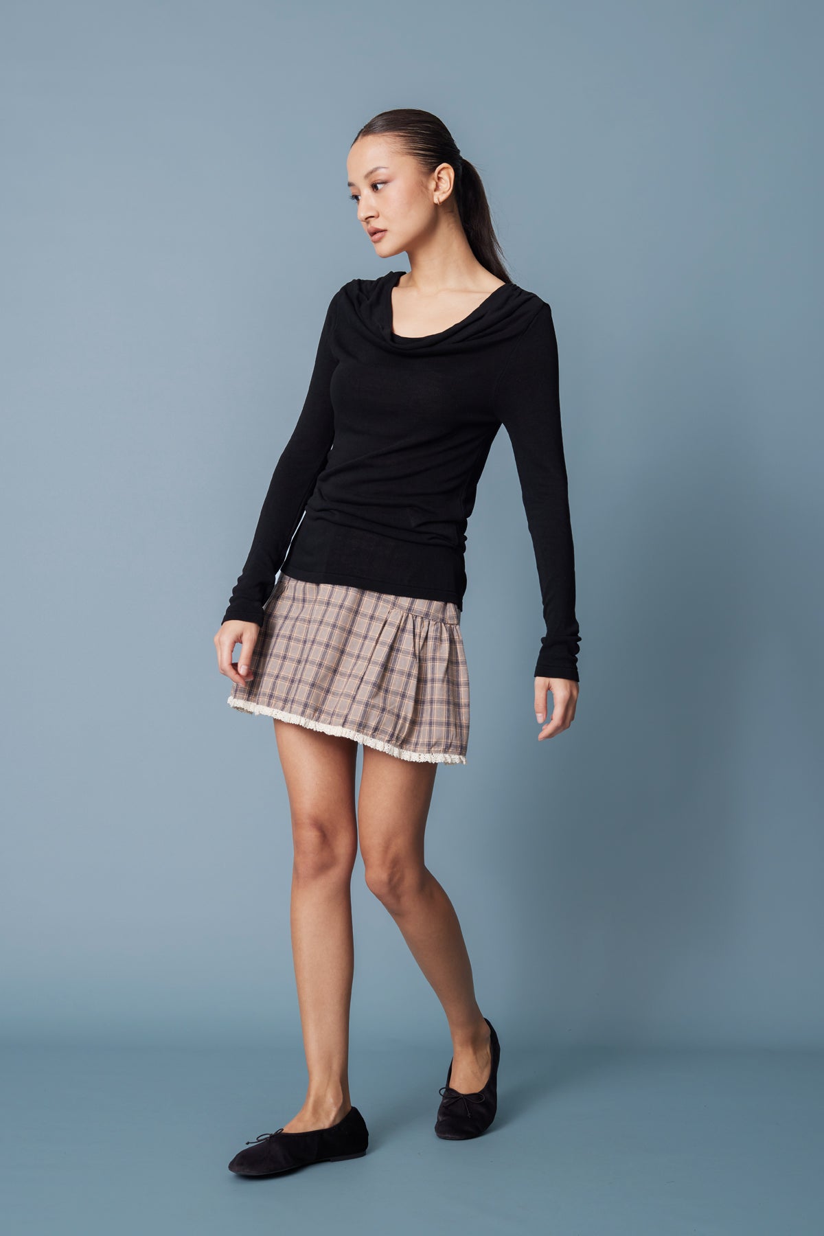 YAKASI DÖKÜMLÜ TRİKO BLUZ