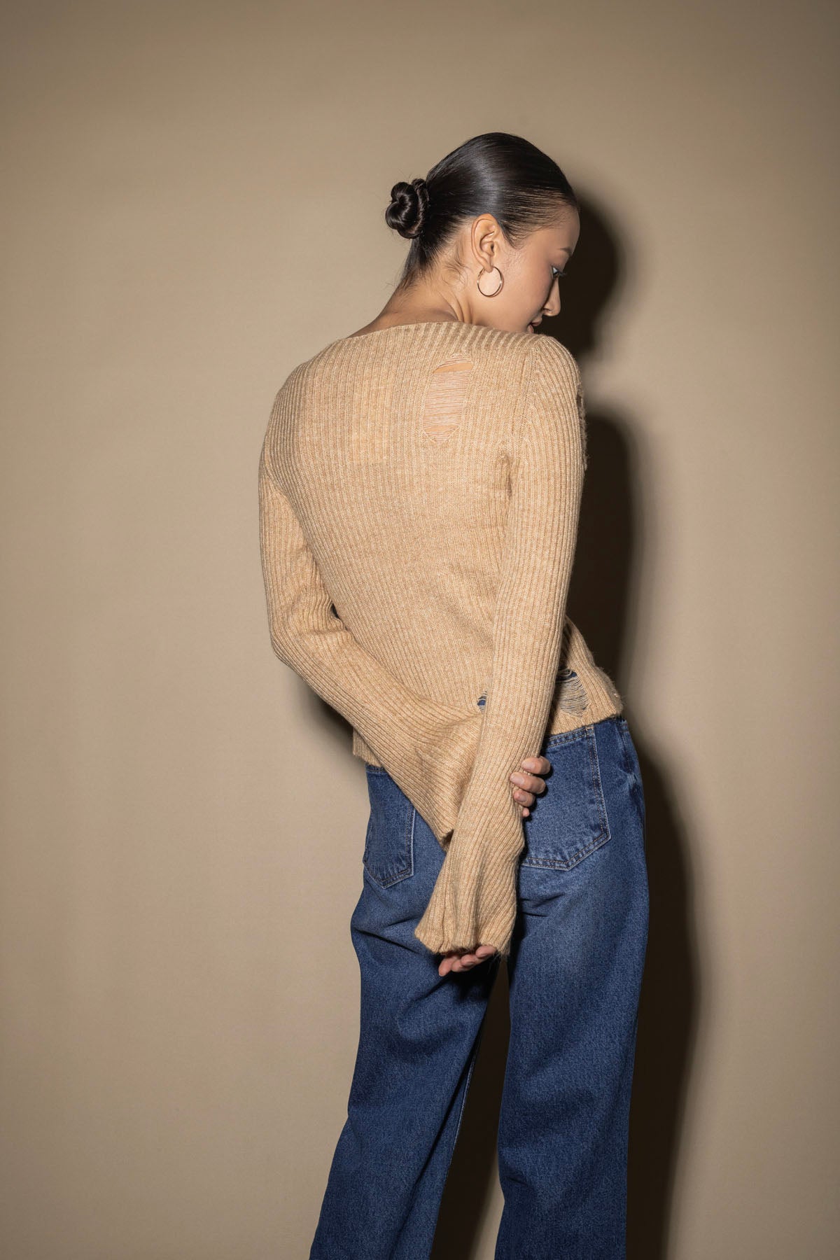 YIRTIK DETAYLI TRİKO KAZAK