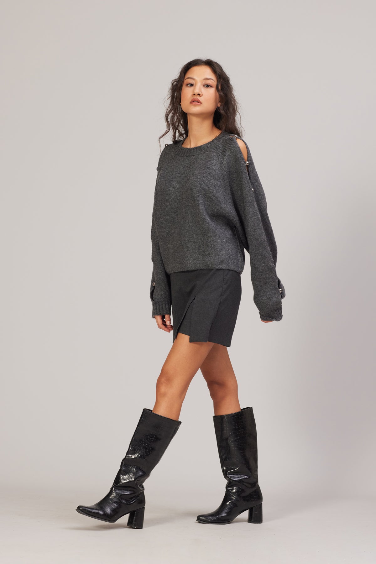 YIRTMAÇ DETAYLI KISA ETEK