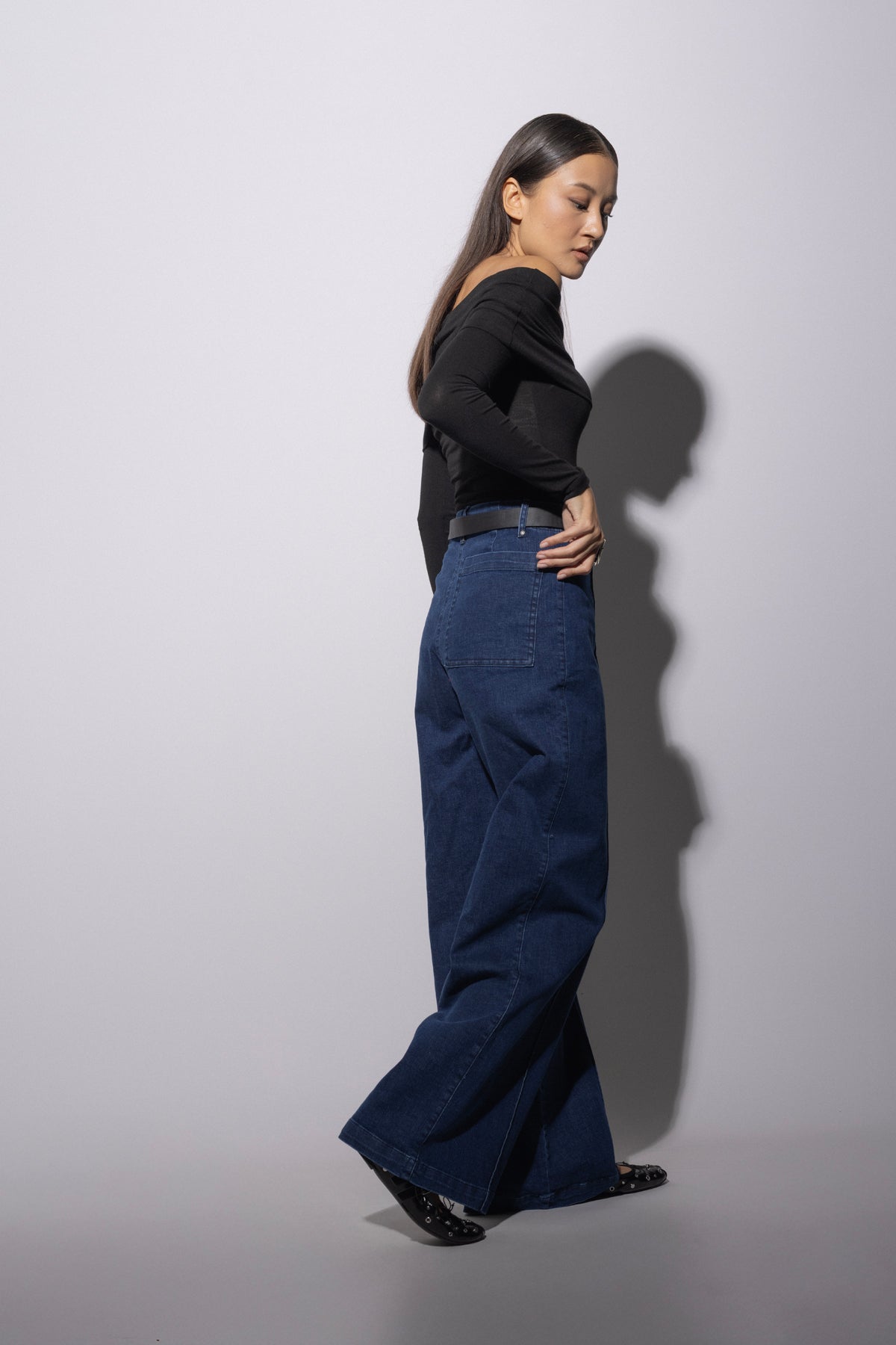 YÜKSEK BEL DİKİŞ DETAYLI DENIM PANTOLON