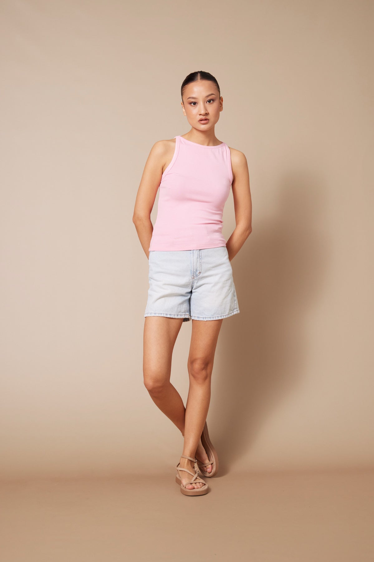 YUMUŞAK DOKULU HALTER TOP
