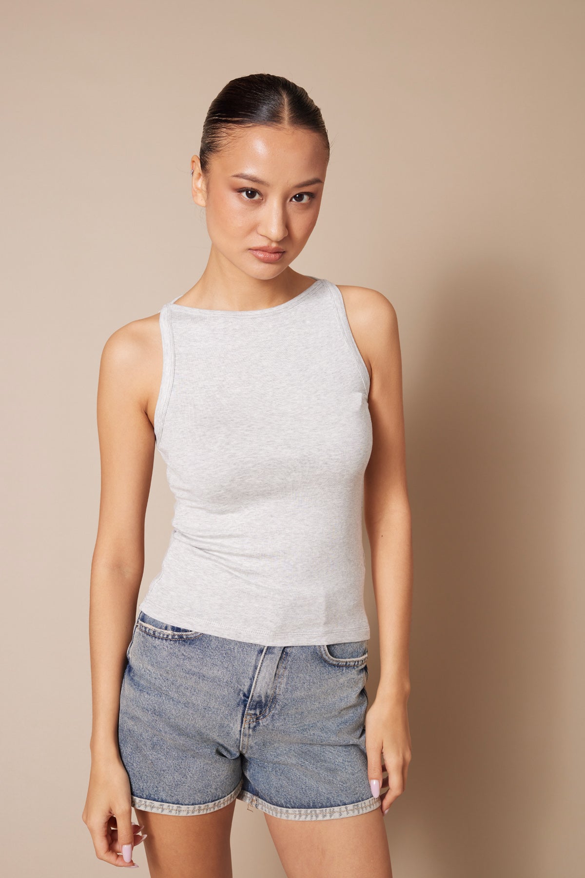 YUMUŞAK DOKULU HALTER TOP