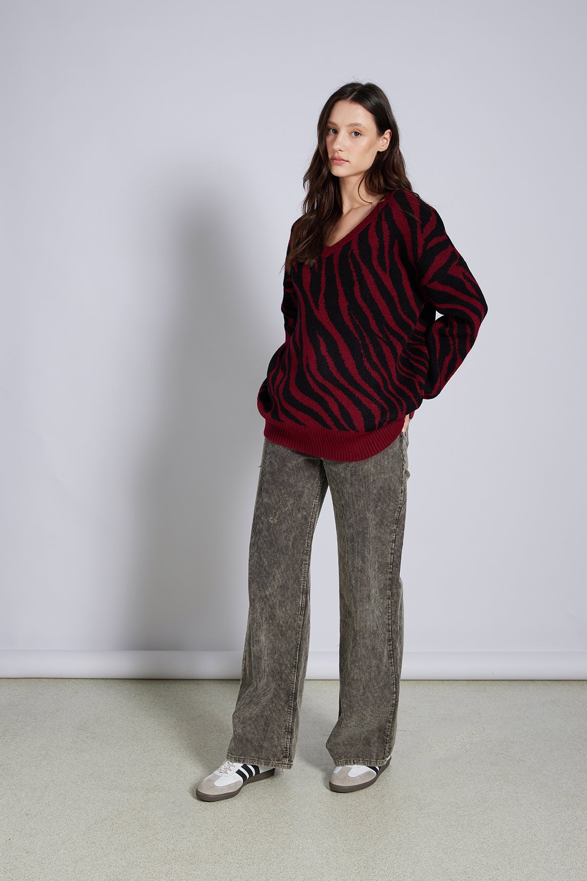 Zebra Desen V Yaka Triko Kazak