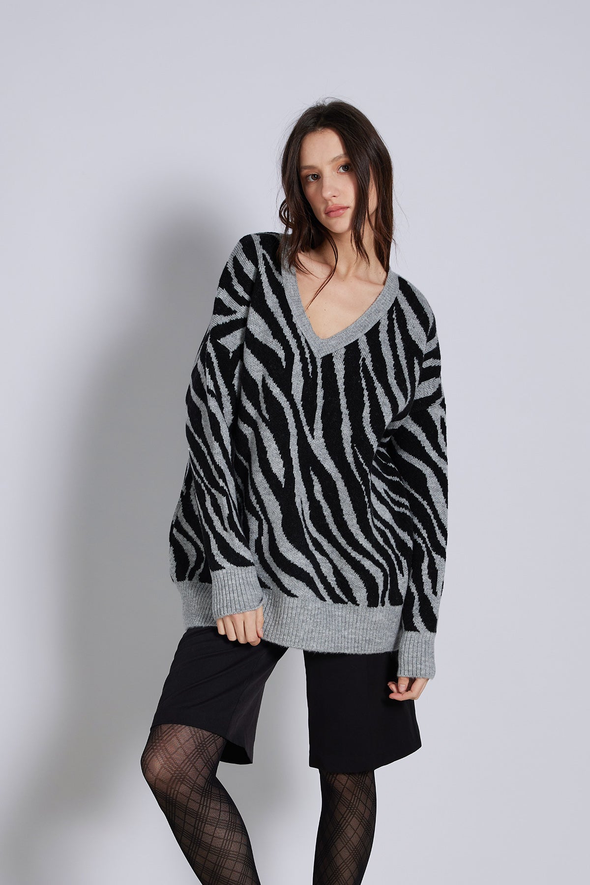 Zebra Desen V Yaka Triko Kazak