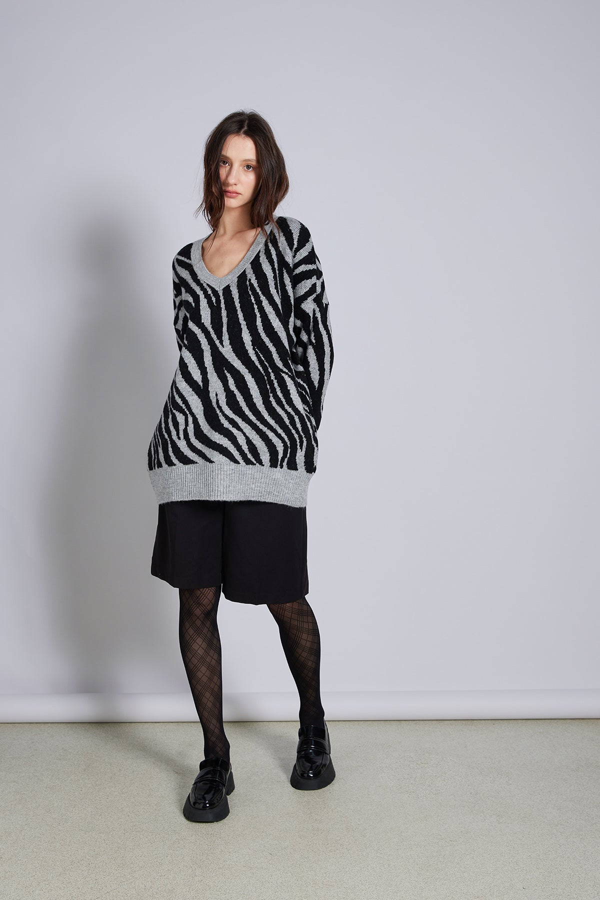 Zebra Desen V Yaka Triko Kazak