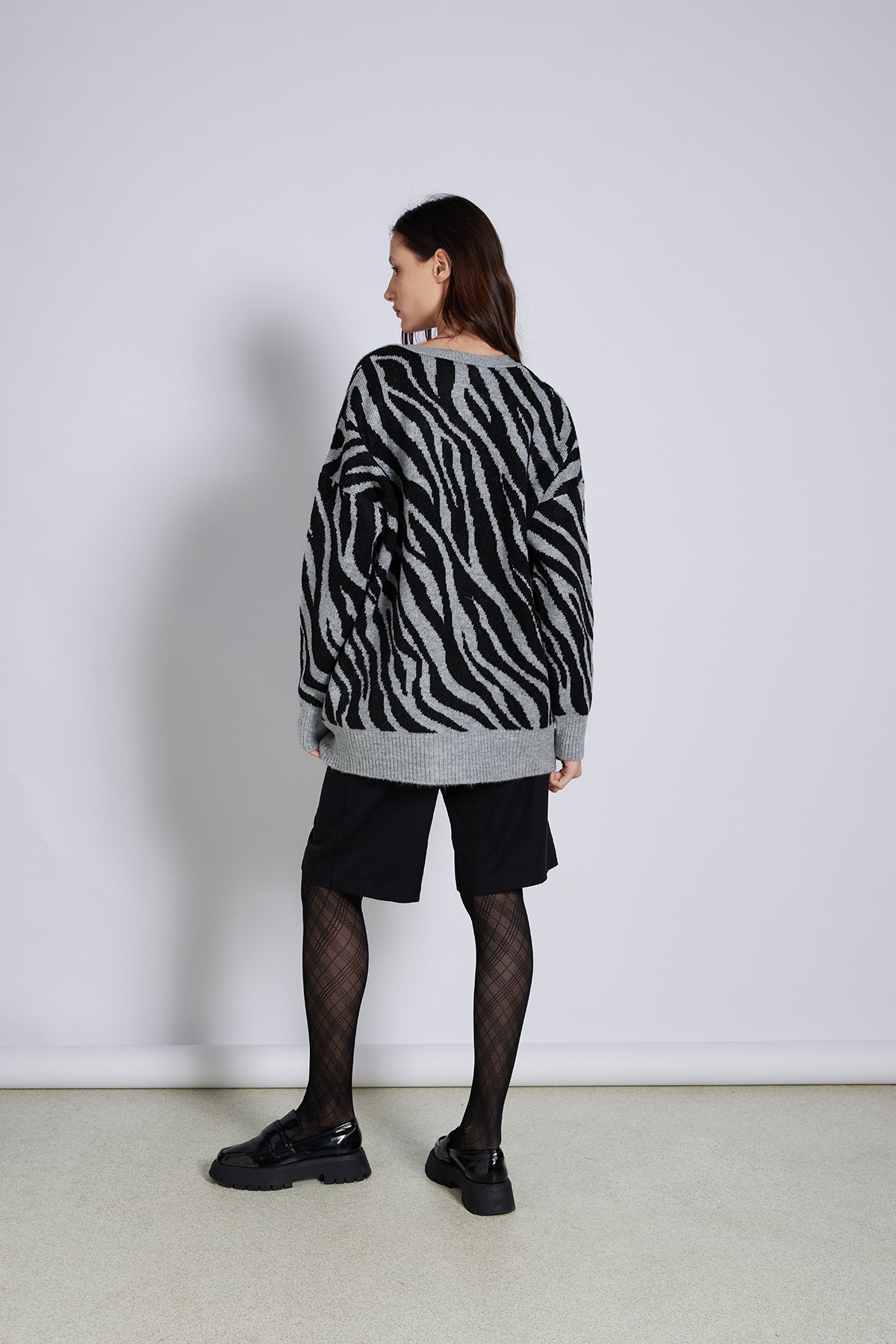 Zebra Desen V Yaka Triko Kazak