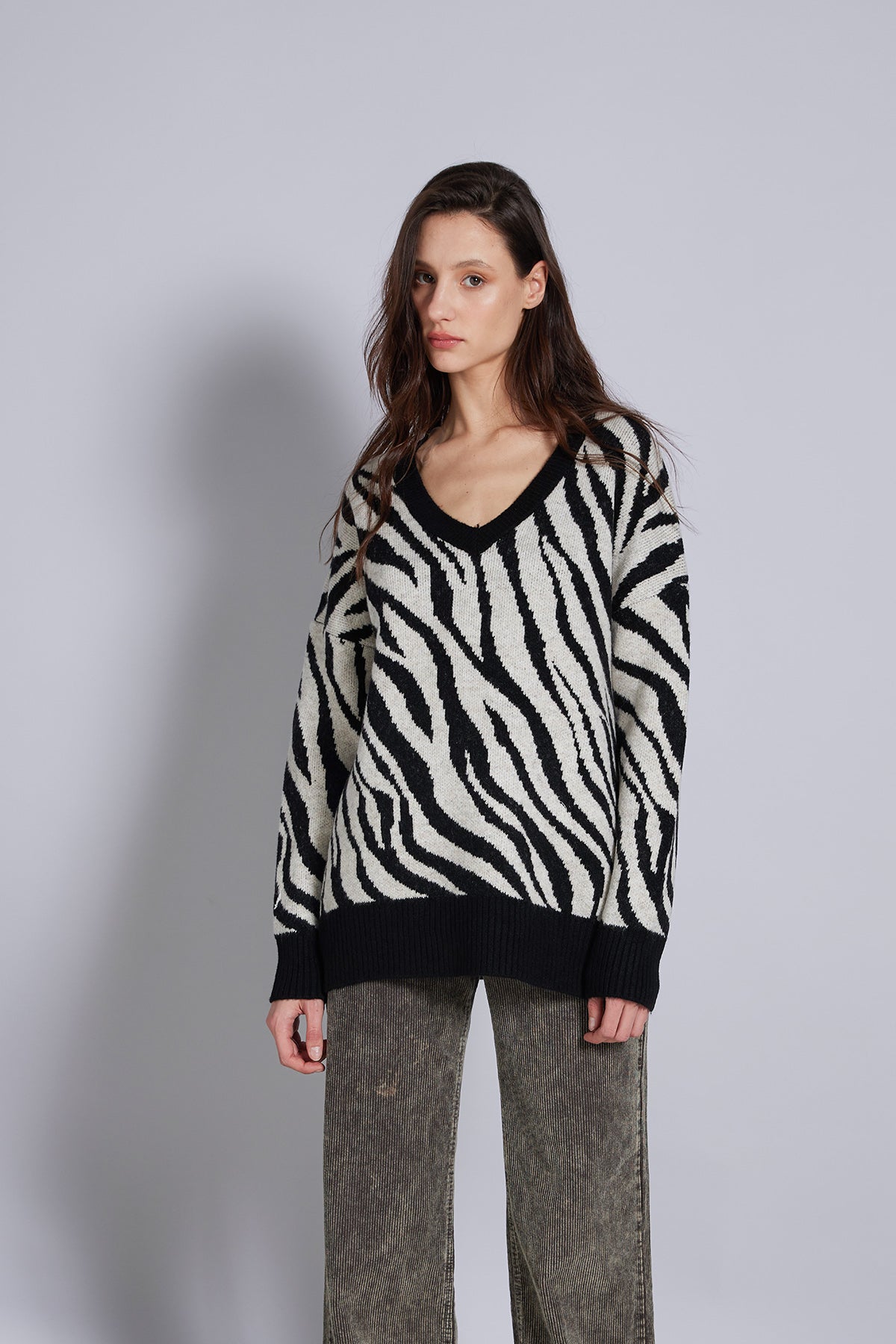 Zebra Desen V Yaka Triko Kazak